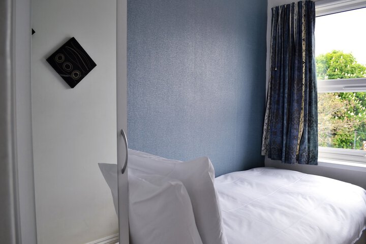 Room 25 of 59