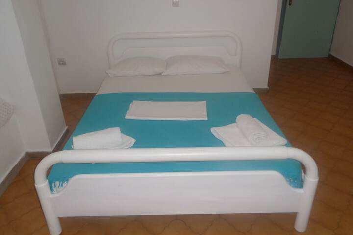 Room 4 of 16