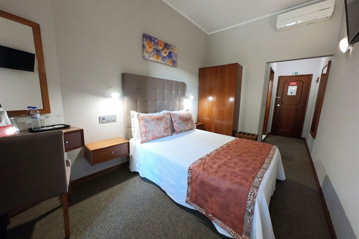 Room 28 of 63