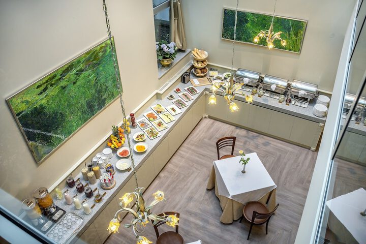 Dining 45 of 63