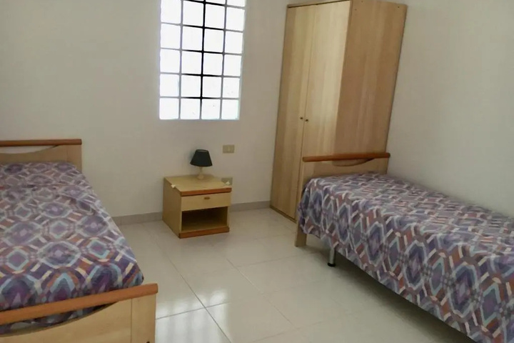 Room 4 of 8