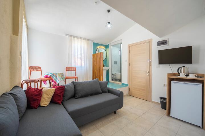 Room 20 of 33