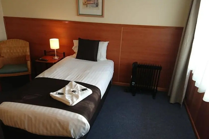 Room 3 of 12