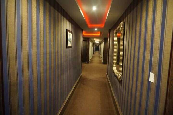 Ballroom/Hall 30 of 33