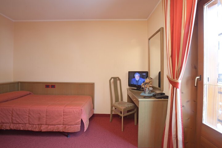 Room 3 of 20
