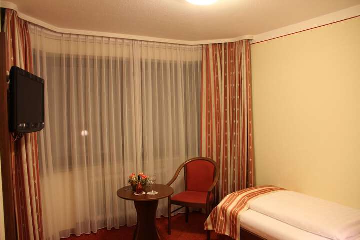 Room 7 of 39