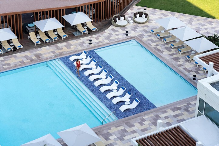 Pool 70 of 126
