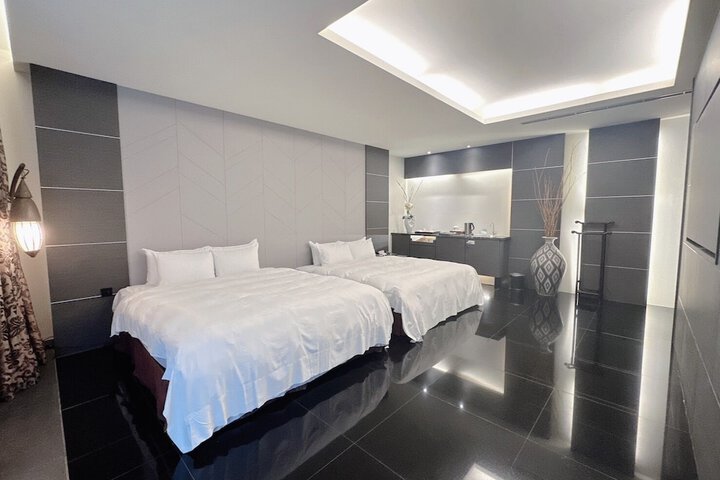 Room 43 of 82