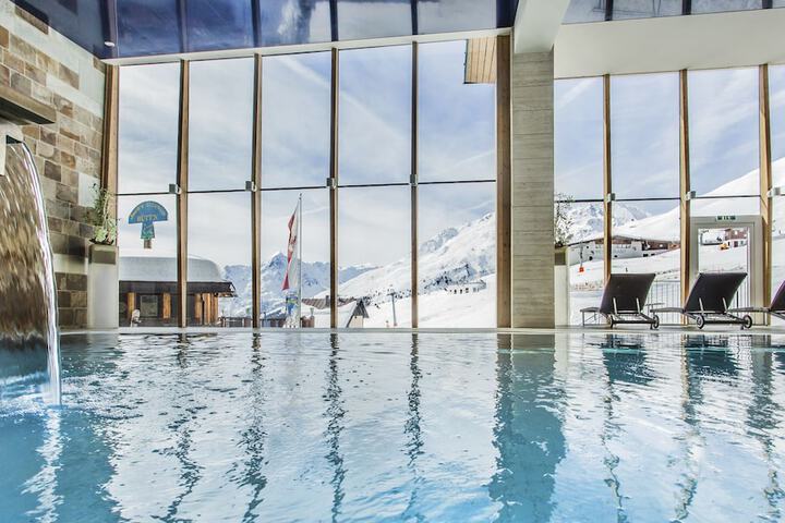 Hotel Pool