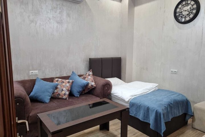Room 6 of 31