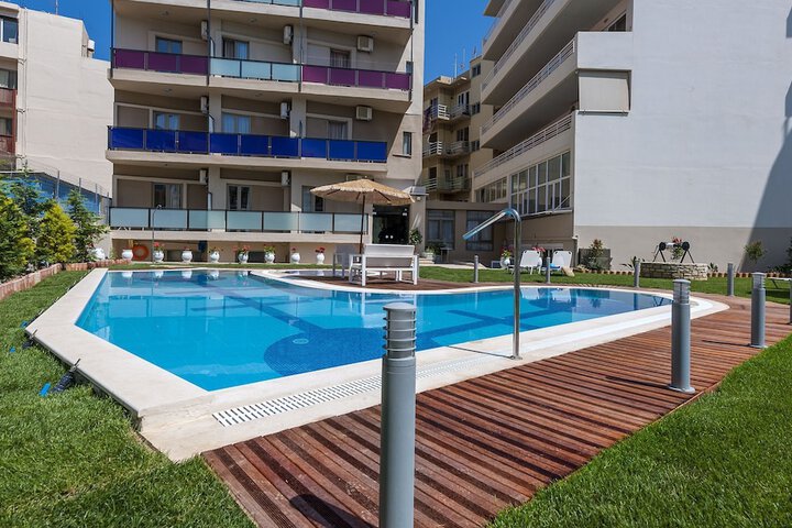 Hotel with Pool
