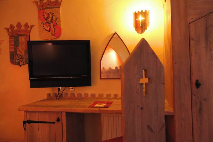 Room 6 of 46