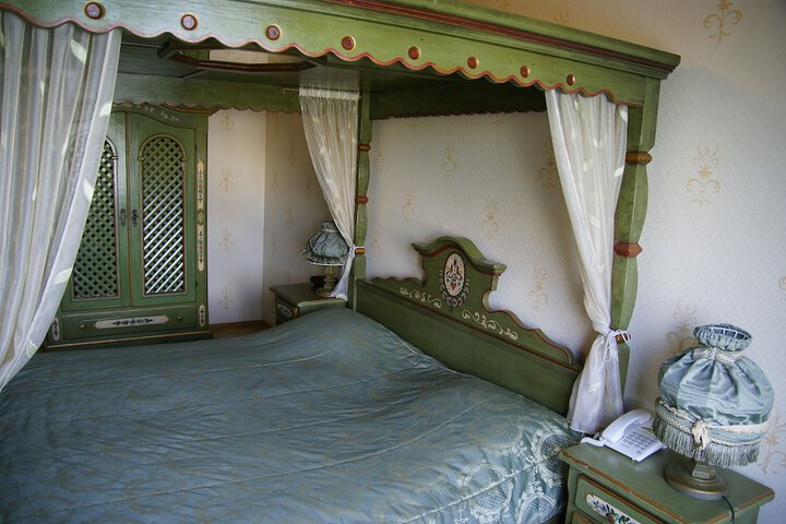 Room 6 of 68