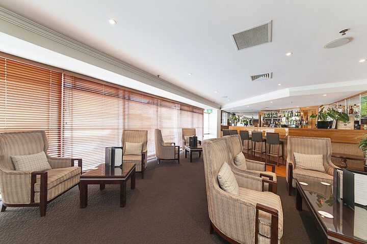 Lounge 52 of 74