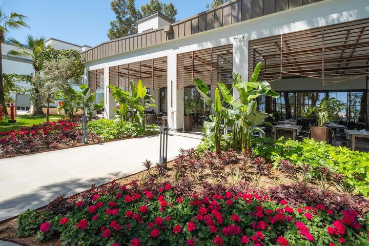 Hotel Exterior 311 of 341