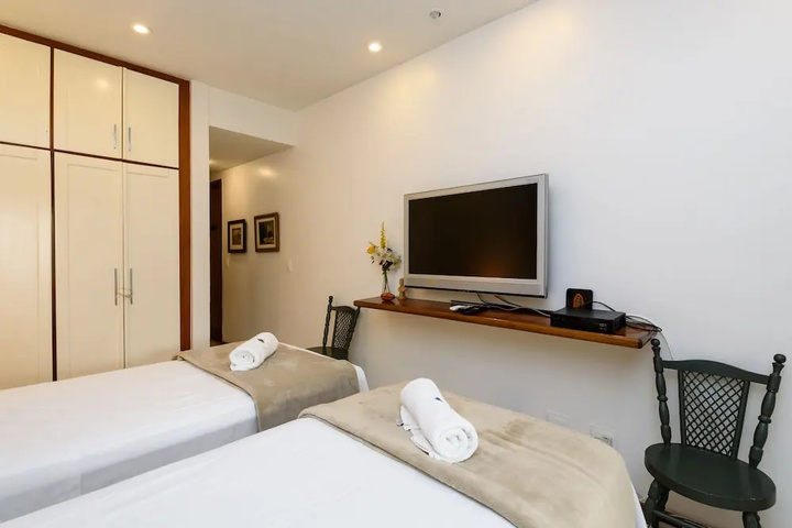 Room 6 of 14