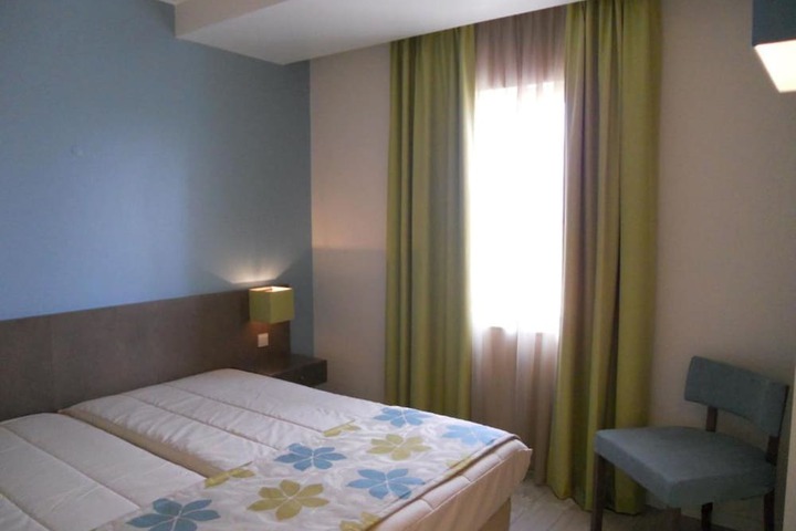 Room 9 of 42
