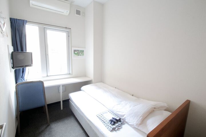 Room 28 of 94