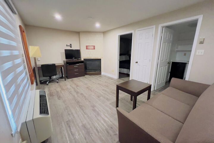 Room 26 of 42