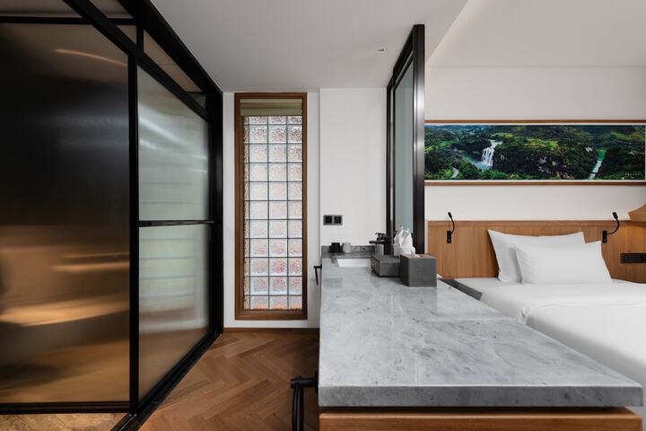 Room 13 of 40