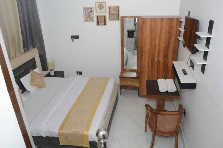 Room 4 of 6