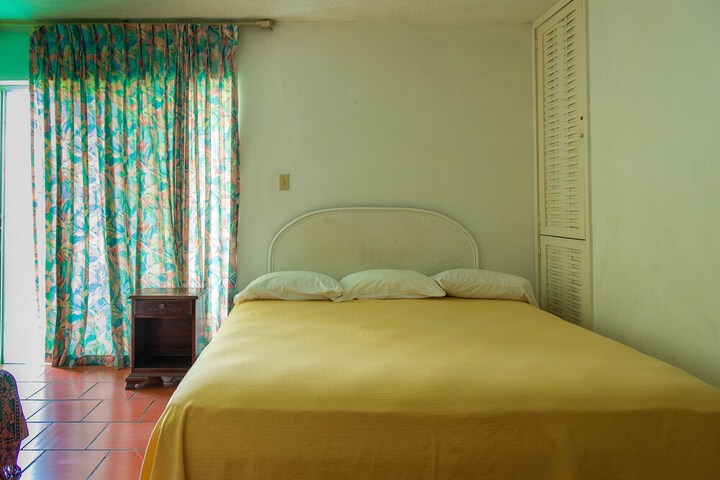 Room 7 of 25