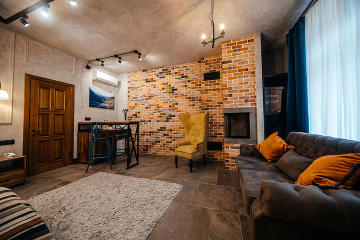 Room 10 of 20