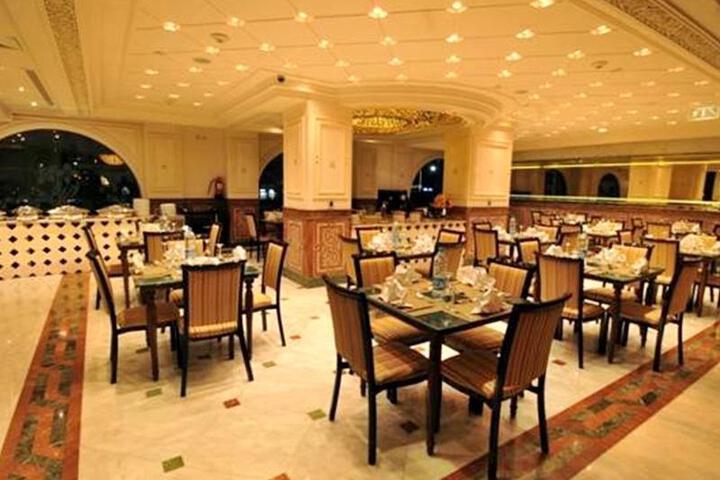 Dining 4 of 6