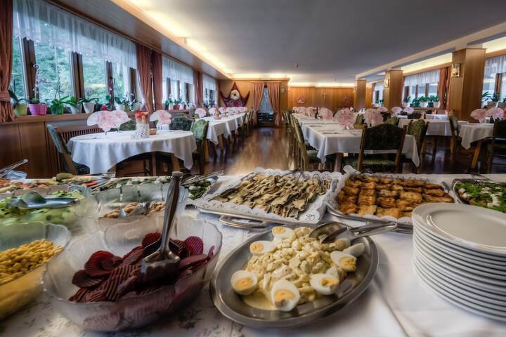 Dining Photos