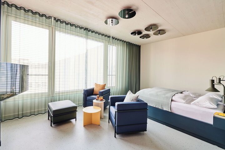 Room 6 of 13