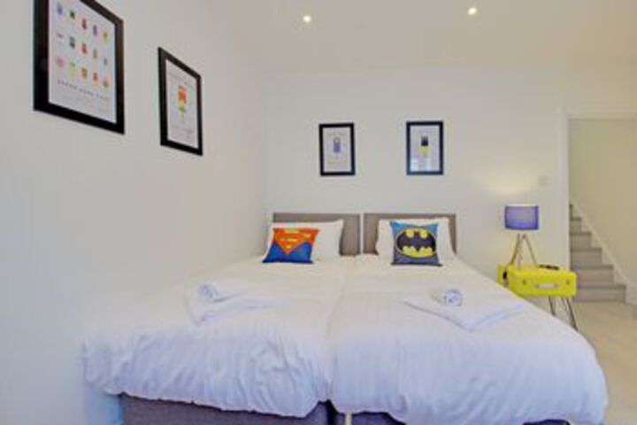 Room 6 of 24
