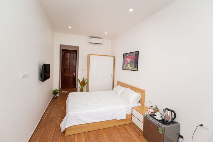 Room 8 of 28