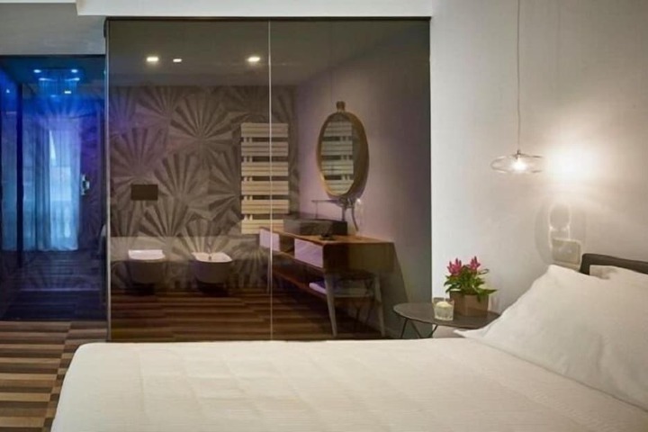 Room 17 of 80