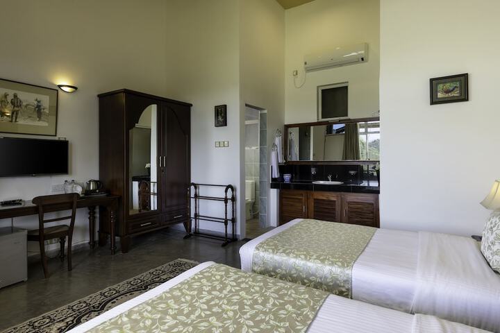 Room 15 of 77