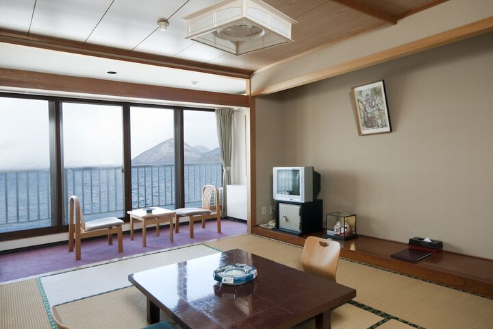 Room 5 of 48