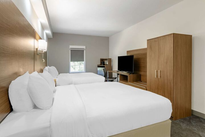 1 Queen Bed Accessible (1 of 7)