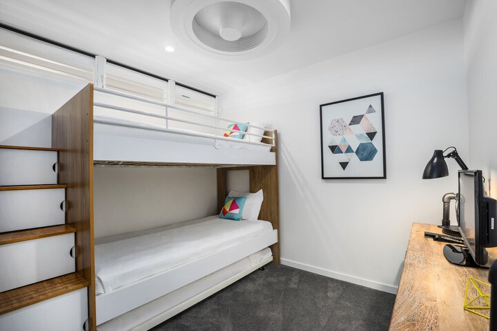 Room 4 of 133
