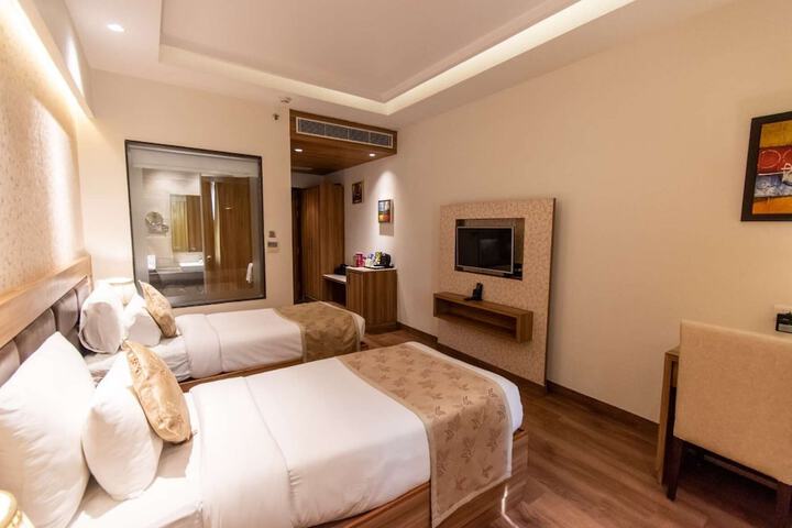 Room 15 of 74