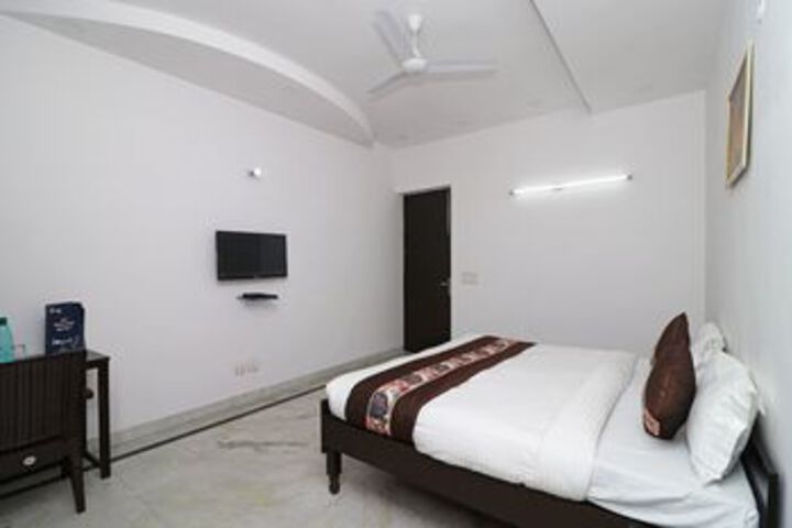 Room 10 of 19
