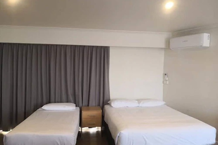 Room 12 of 38
