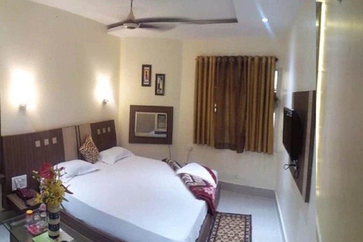 Room 17 of 36