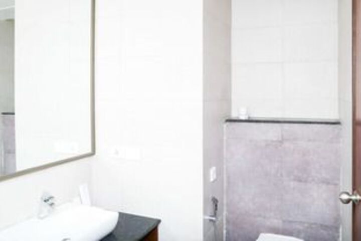 Room 2 of 34