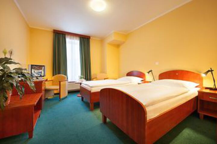 Room 13 of 34