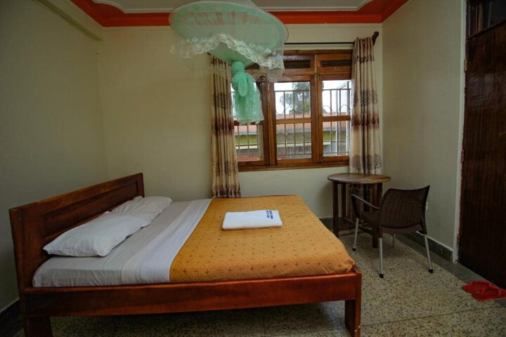 Room 5 of 20