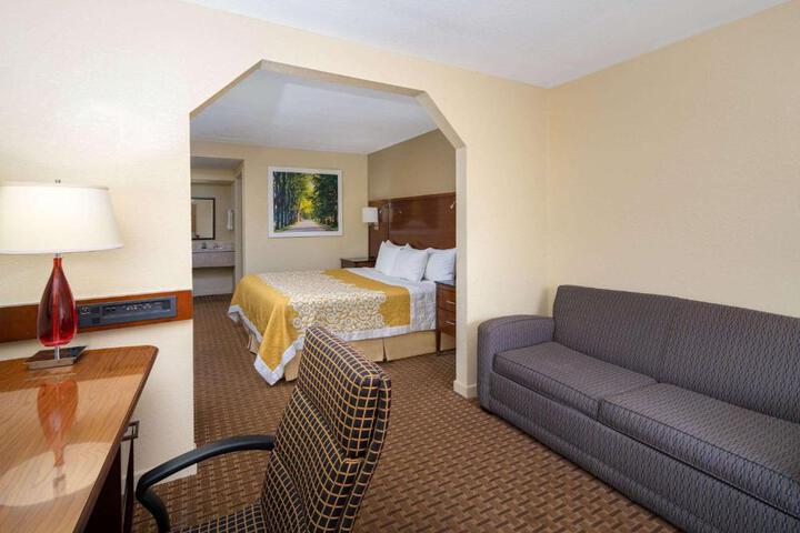 1 King Bed (3 of 13)
