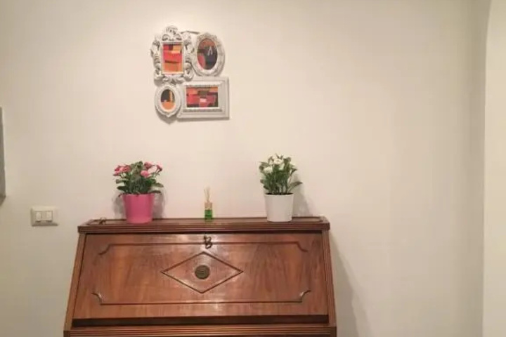 Room 9 of 12