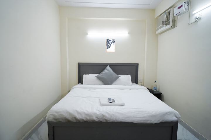 Room 11 of 32