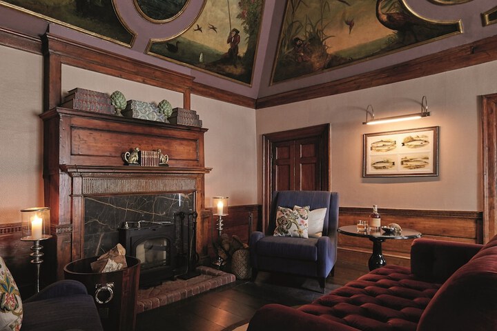 Lounge 61 of 76
