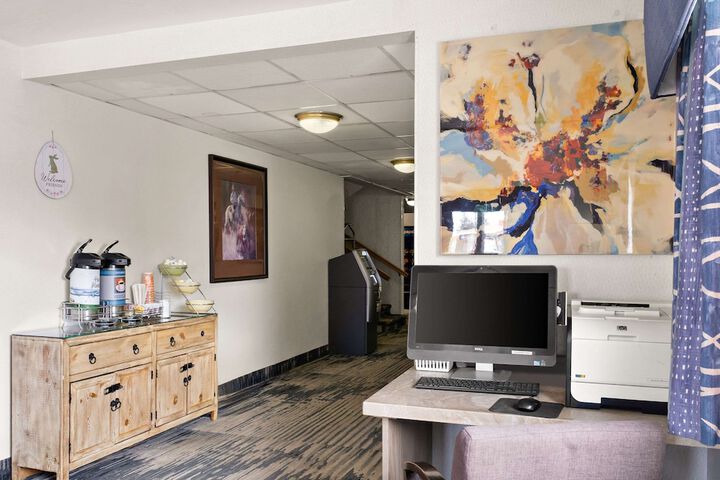Business Center 49 of 57