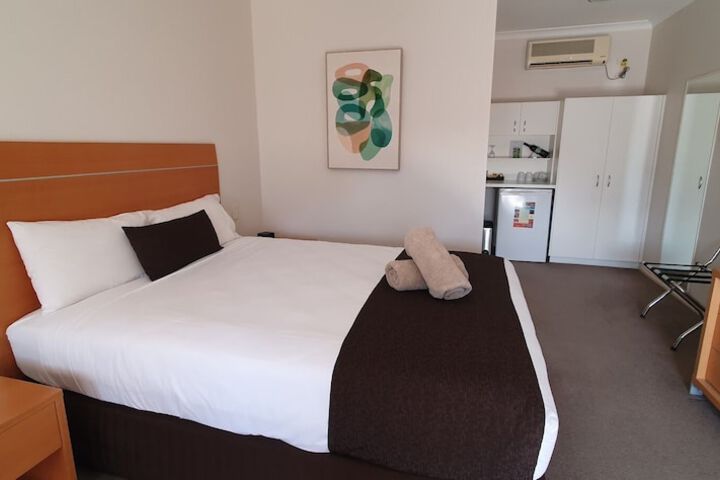 Room 17 of 32
